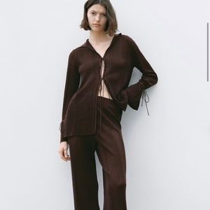 NEW TEXTURED KNIT TOP
CHOCOLATE